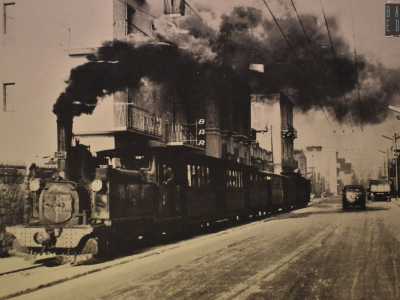 Il treno, che nella sua prima versione ottocentesca collegava solo Bari a Bitonto, percorreva tutta via Napoli...
